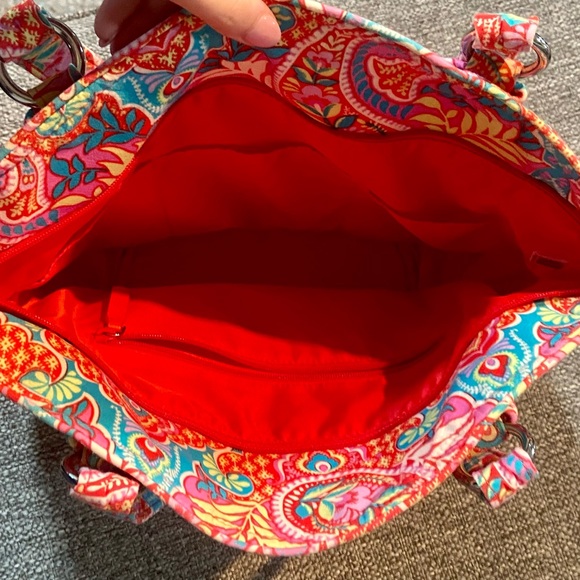VERA BRADLEY: Multicolor Purse: Two (L) Outside Pockets. Spacious Interior. New! - Picture 2 of 3
